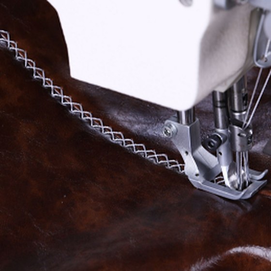 Richpeace RP-550-1780 post-bed twin-needle machine stitching an ornamental thick-thread seam on sofa leather